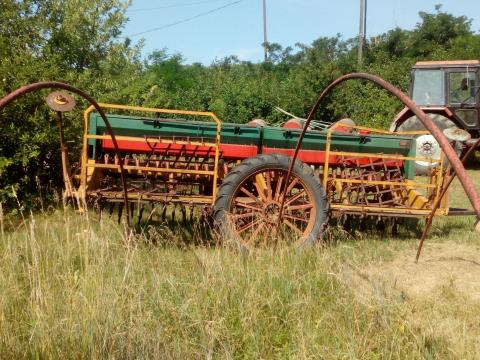 Lajta 32 VNC-H 32 soros tető alatt tartott vetőgép eladó Lajta 32 VNC-H 32 soros tető alatt tartott vetőgép eladó