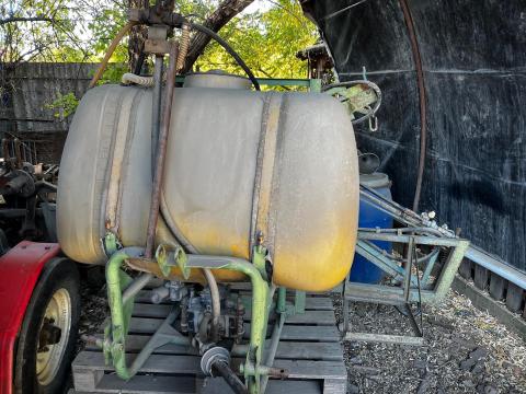 Függesztett permetező 400 literes, 10 méter munkaszélességgel eladó