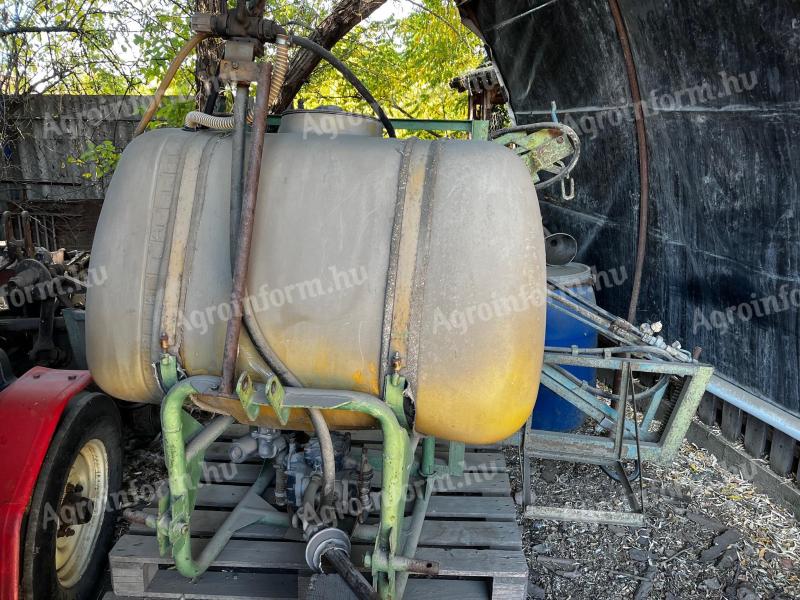 Függesztett permetező 400 literes, 10 méter munkaszélességgel eladó