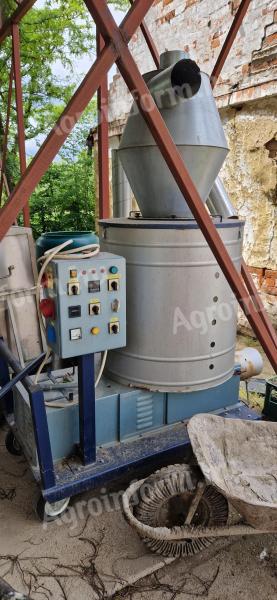 BALOGH féle 00/16 típusú (7,5 kW présteljesítményű) brikettállógép és tartozékai eladók