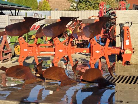 Kuhn Master 100 váltvaforgató eke 3-as hibátlan állapotban Kuhn Master 100 váltvaforgató eke 3-as hibátlan állapotban