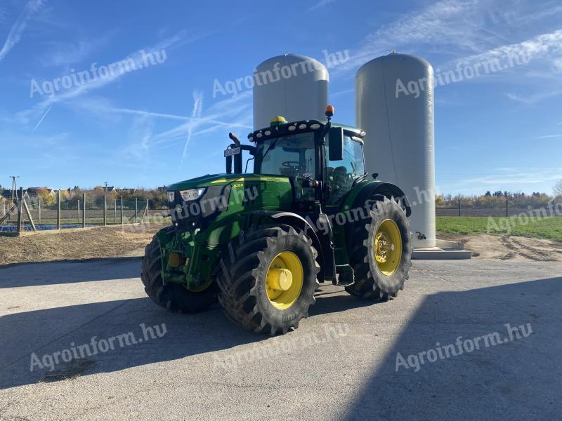 John Deere 6215R