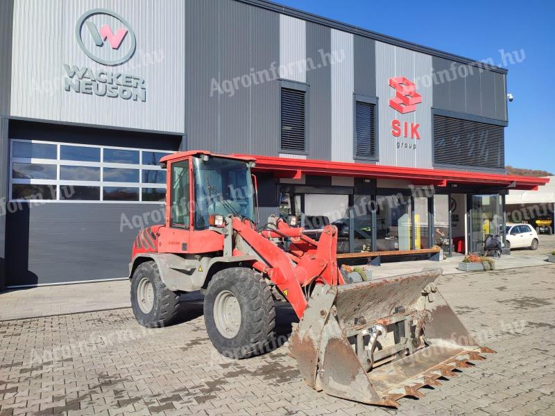 Volvo L35B-Z homlokrakodó 4 az 1-ben kanállal és raklapvillával