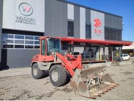 Volvo L35B-Z homlokrakodó 4 az 1-ben kanállal és raklapvillával