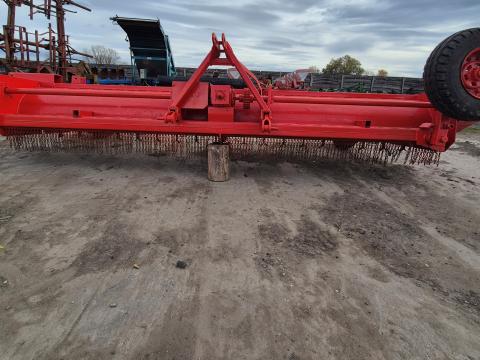 Eladó 4,5 m-es vízszintes tengelyű szárzúzó üzemképes állapotban Eladó 4,5 m-es vízszintes tengelyű szárzúzó üzemképes állapotban