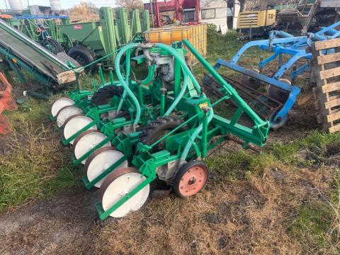 FAHSE MONOAIR 6 SOROS PNEUMATIKUS VETŐGÉP . CUKORRÉPA,  CÉKLA,  FŰSZERPAPRIKA,  HAGYMA VETÉSÉRE FAHSE MONOAIR 6 SOROS PNEUMATIKUS VETŐGÉP . CUKORRÉPA,  CÉKLA,  FŰSZERPAPRIKA,  HAGYMA VETÉSÉRE