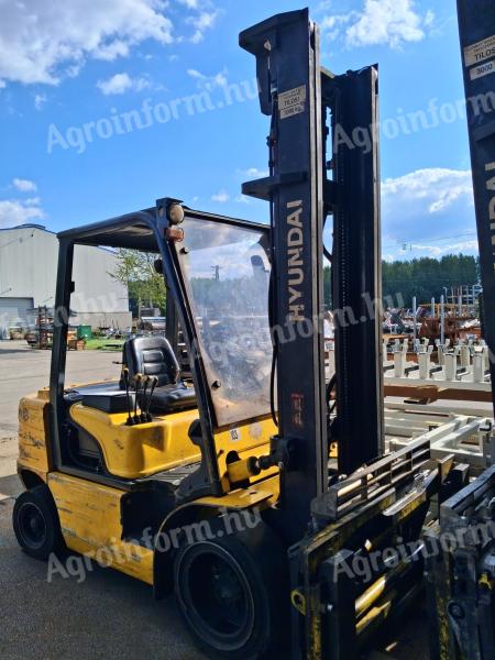 Hyundai 30D-7E homlokvillás targonca eladó – dízel, 3 000 kg teherbírás