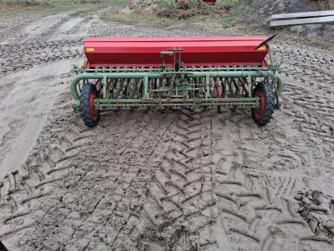 Nodet 3 méteres tolókerekes kanalas vetőgép Nodet 3 méteres tolókerekes kanalas vetőgép