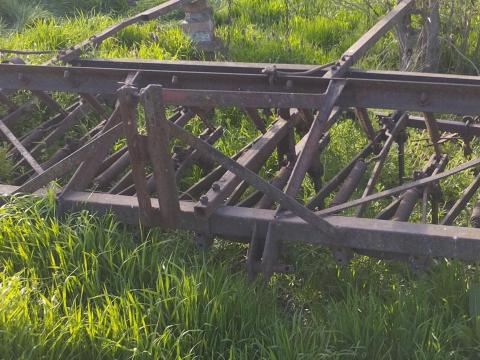 Szántóföldi kultivátor eladó 11 rugós kapával, boronával vagy borona nélkül Szántóföldi kultivátor eladó 11 rugós kapával, boronával vagy borona nélkül