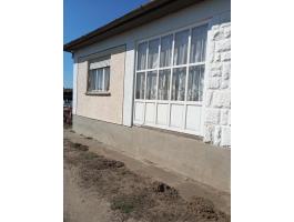 Eladó családi ház Nagyecsed központjában, nagy telekkel