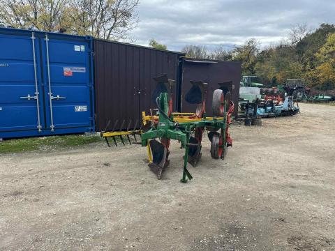 Héger 3 fejes váltvaforgató eke Schollen-Cracker szántáselmunkálóval szerelve