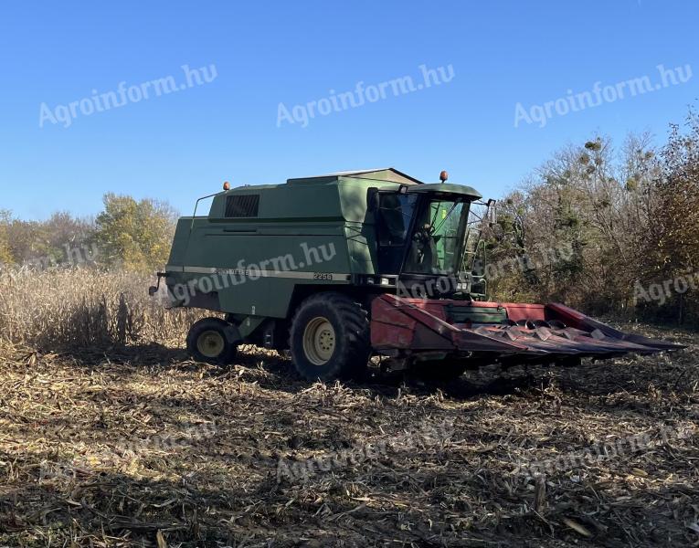 John Deere 2256 kombájn eladó