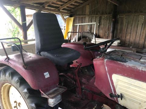 Traktor Warchalowski WT32 eladó fűnyíró adapterrel és kis méretű pótkocsival Traktor Warchalowski WT32 eladó fűnyíró adapterrel és kis méretű pótkocsival