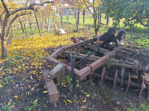 Félig függesztett tárcsa eladó