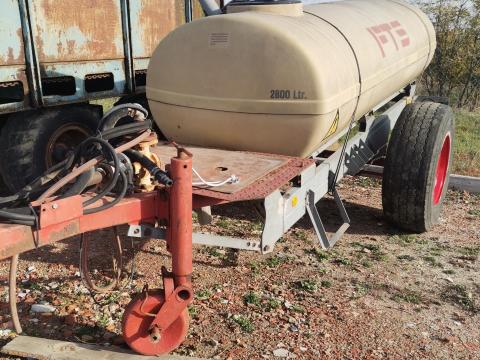 Vizes tartály szivattyúval (2800l)