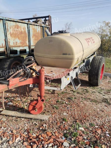 Vizes tartály szivattyúval (2800l)