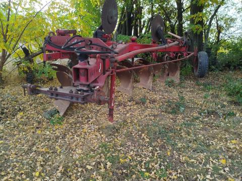 IH ágyeke, 6 fejes, jó állapotban eladó IH ágyeke, 6 fejes, jó állapotban eladó