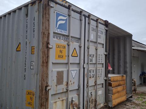 Szigetelt garázs, konténer, raktár, tároló szendvicspanel épület lapraszerelten, egyben eladó