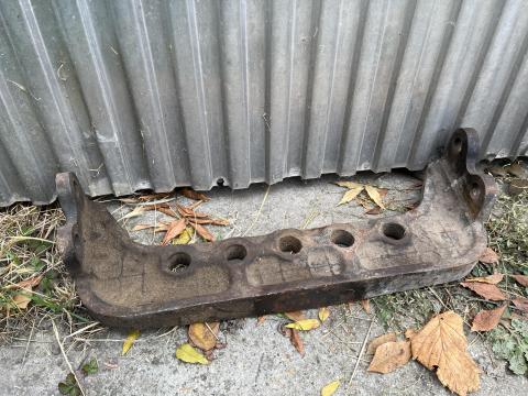 Eladó Mtz hátsó kereszttartó vonópad Eladó Mtz hátsó kereszttartó vonópad