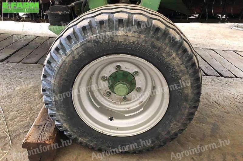 Teszt traktor eladó kiváló állapotban CAT kategóriában