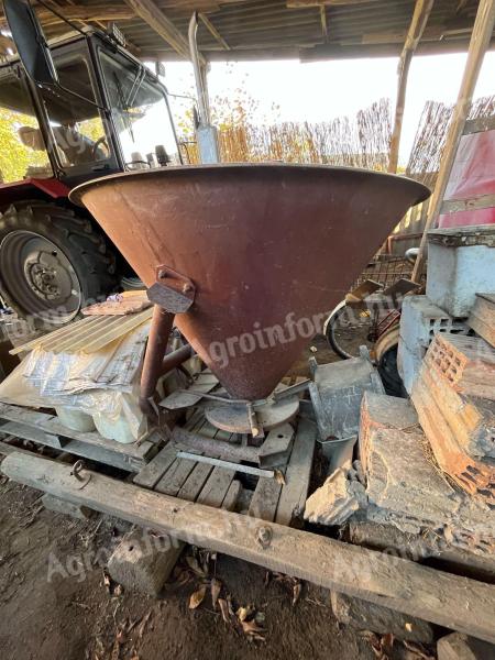 Műtrágyaszóró röpítőtárcsás