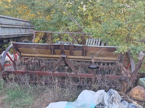 Csúszócsoroszlyás vetőgép azonnal munkára fogható állapotban