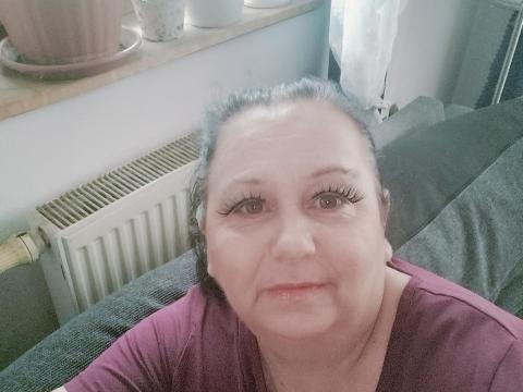 Állatgondozó munkát keresek szállással Állatgondozó munkát keresek szállással