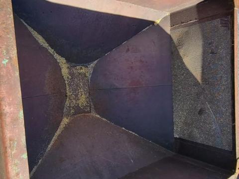 Vetőmag konténer, leeresztő síppal ellátott terménytároló, vetőmag tároló konténer Vetőmag konténer, leeresztő síppal ellátott terménytároló, vetőmag tároló konténer