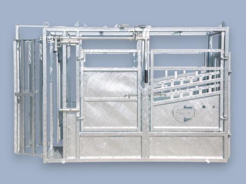 Szarvasmarha kezelőkaloda nyakbefogóval Szarvasmarha kezelőkaloda nyakbefogóval