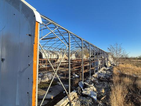 Vázszerkezet eladó 15 db, 40x10 m ipari sátorhoz, géptárolóhoz Vázszerkezet eladó 15 db, 40x10 m ipari sátorhoz, géptárolóhoz