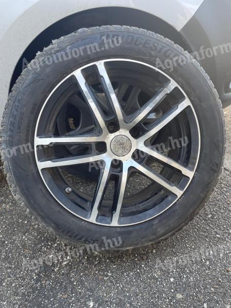 Személygépkocsi téli gumi eladó 215/55 R17