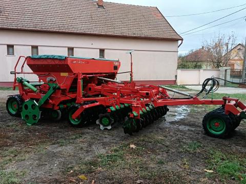 Unia Idea 2200/3 gabonavetőgép jó állapotban, rapid másolat Unia Idea 2200/3 gabonavetőgép jó állapotban, rapid másolat