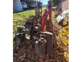 Csúszókormányzású rakodógépre szerelhető mélyásó adapter eladó