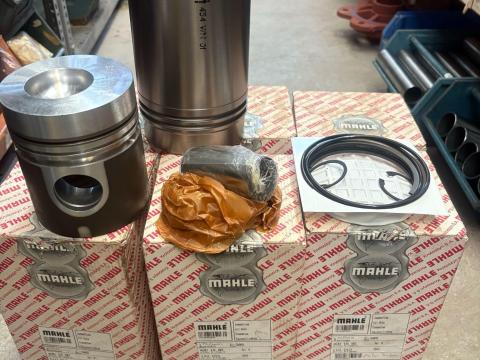 Mahle hengerhüvely garnitúra Zetorhoz