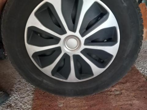 Dacia Duster téli gumi felnivel, dísztárcsával Dacia Duster téli gumi felnivel, dísztárcsával