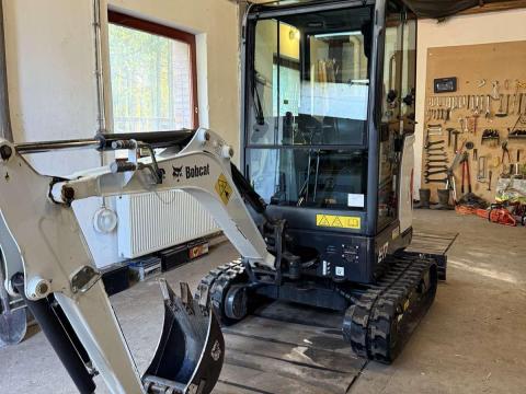 Bobcat E17 minikotró eladó – kiváló állapotban, kevés üzemórával Bobcat E17 minikotró eladó – kiváló állapotban, kevés üzemórával