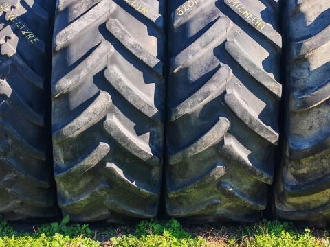 Michelin 620/70R42 traktor gumiabroncs eladó párban kiváló állapotban