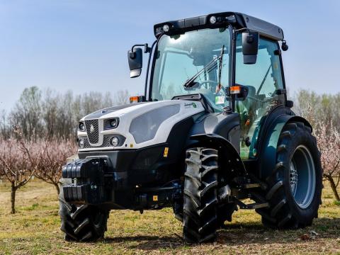 Lamborghini Spire F 90 – professzionális ültetvénytraktor készletről