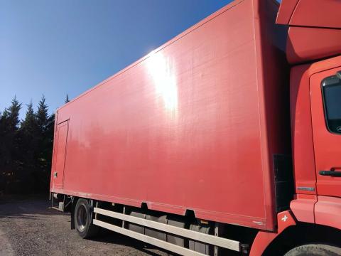 Szigetelt dobozos felépítmény eladó Szigetelt dobozos felépítmény eladó