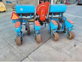 MONOSEM 4 SOROS PNEUMATIKUS VETŐGÉP,  KUKORICAVETŐGÉP