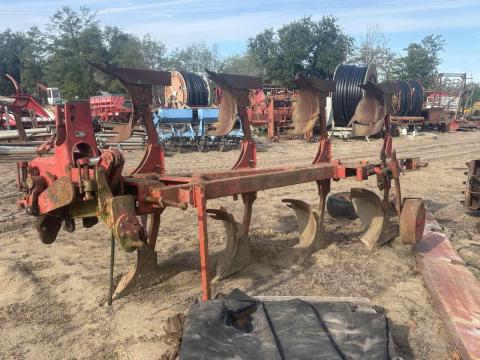 Niemeyer 4 fejes váltvaforgató eke Niemeyer 4 fejes váltvaforgató eke