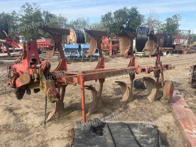 Niemeyer 4 fejes váltvaforgató eke