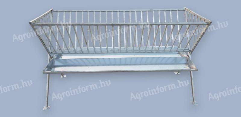 Szénarács széles abrakos- és kármentő tálcával