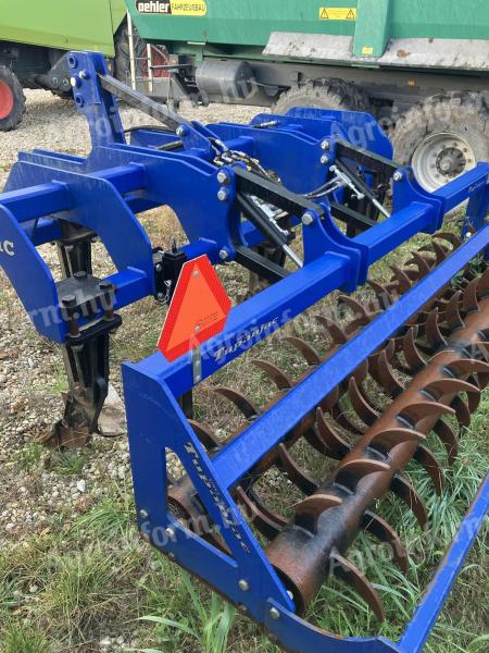 Újszerű állapotú talajlazító eladó