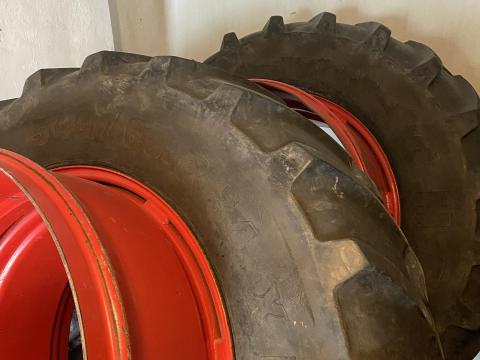 34-es ikerkerék garnitúra gumival, csatokkal, kompletten eladó 34-es ikerkerék garnitúra gumival, csatokkal, kompletten eladó