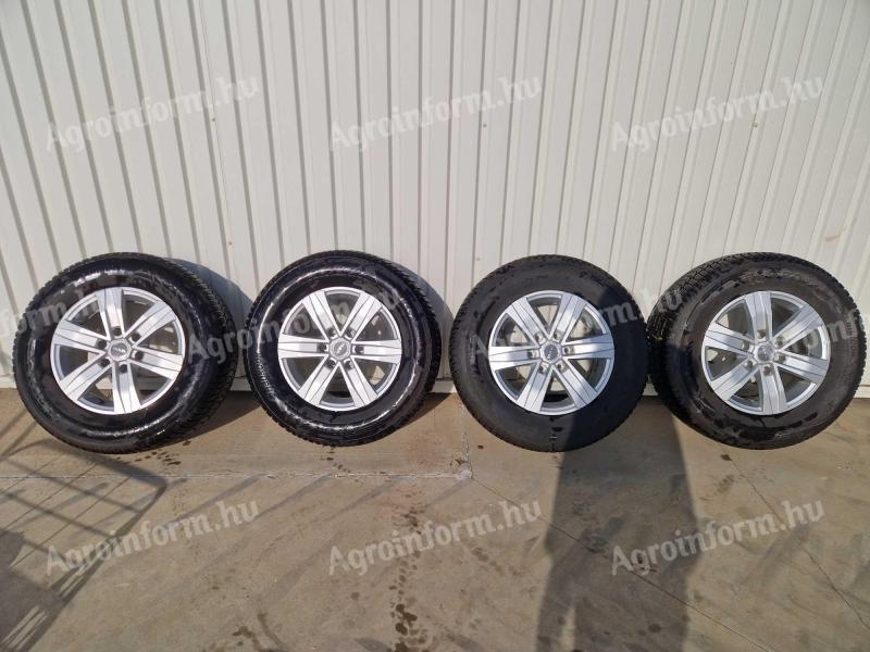 Toyota Hilux Felni téli gumival