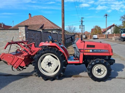 Kubota és Iseki japán kistraktorok gyári talajmaróval eladók Csengelén Kubota és Iseki japán kistraktorok gyári talajmaróval eladók Csengelén