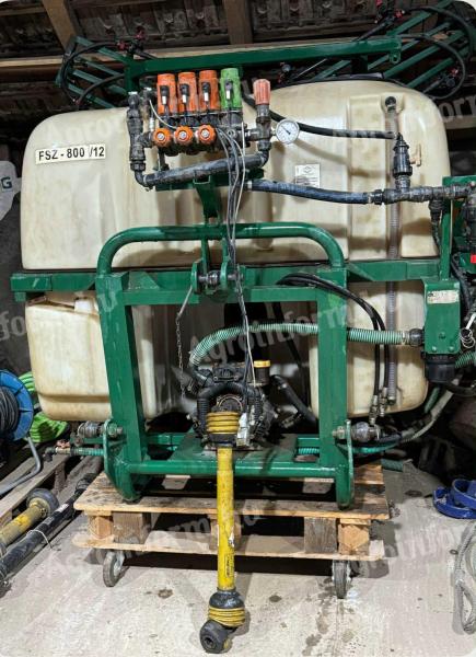 Kertitox függesztett permetező 800 literes, 12 méteres szórókerettel eladó