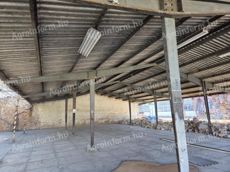 Eladó acélcsarnok 2300 nm