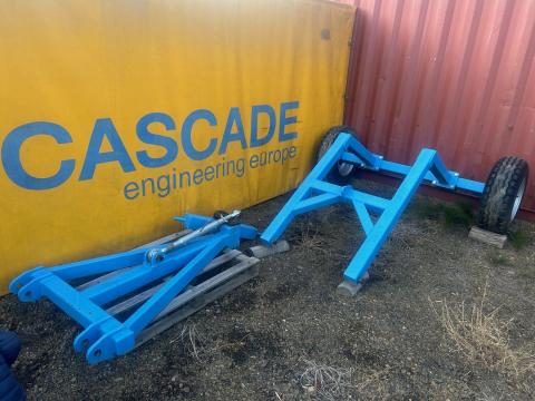 Eladó rövidtárcsa vontatókocsi tartozékokkal